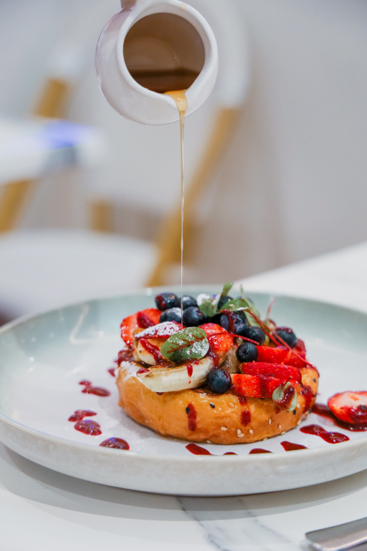 Hotcake with berries and syrup pour